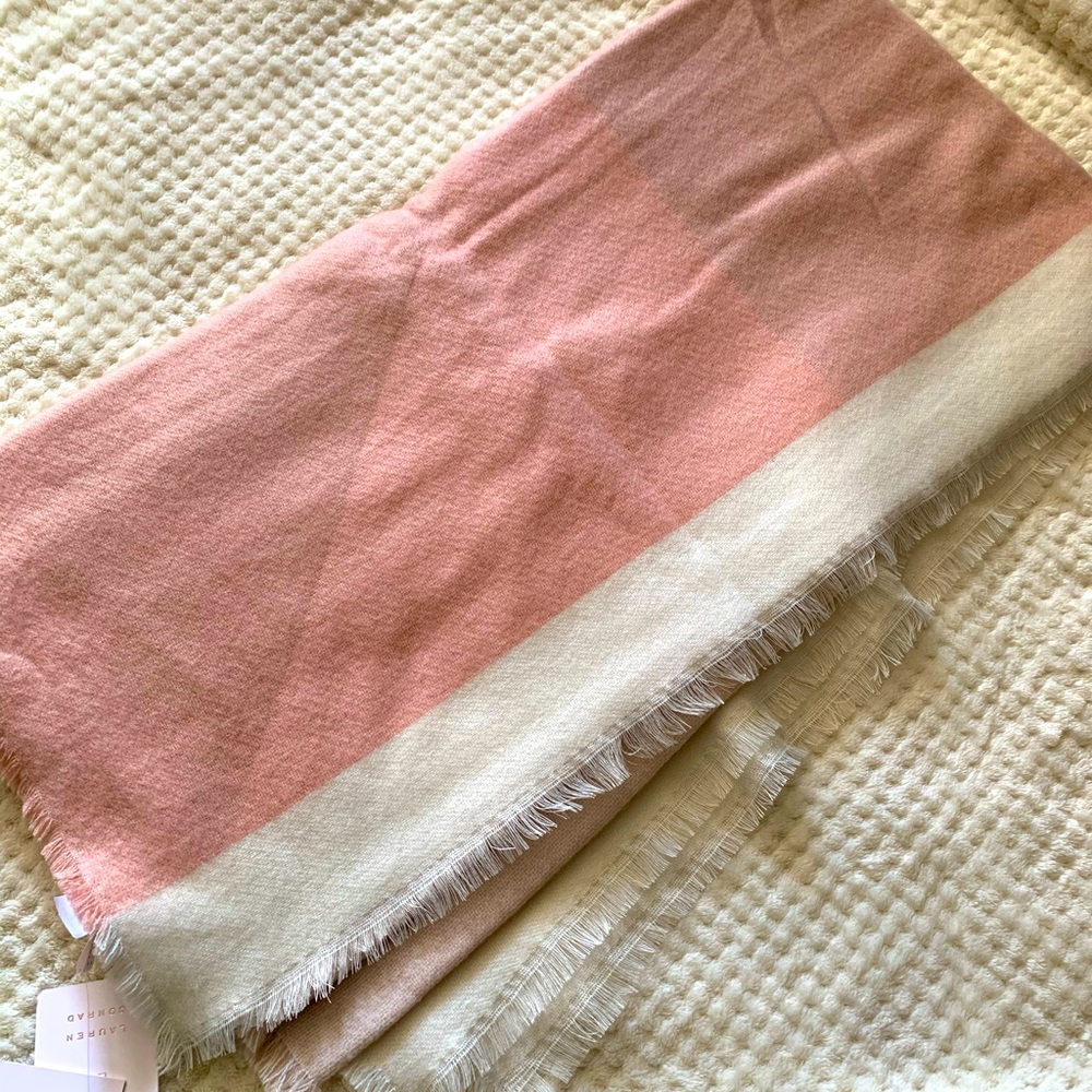 Lauren Conrad wear multiple ways scarf
